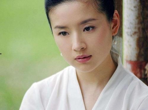 董洁现在的吃瓜群众,吃瓜群众热议,昔日女神如何度过风波