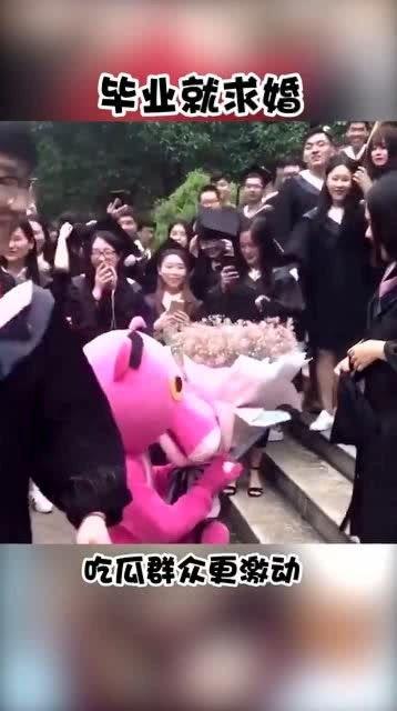 求婚吃瓜群众视频播放,视频播放引发热议