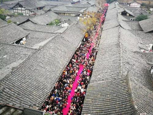 龙渡广场吃瓜群众事件,一场街头热议的围观风云