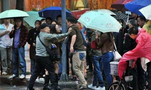 吃瓜吃面吃人群众,探寻“吃人”现象背后的社会心理